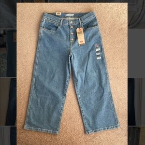 NWT Levi’s Women’s Mile High Cropped Wide Leg Jean